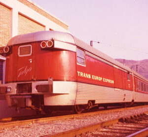 910009-01 SET BÁSICO DE 8 COCHES TALGO III RD. "CATALÁN TALGO". TRANS EUROP EXPRESS. RENFE. Ep. III-IV.