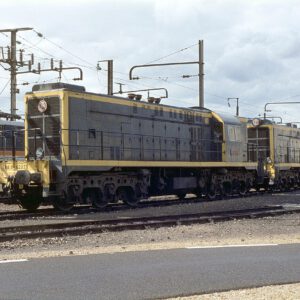 901101-01 Locomotora diésel CC 62026. Logo frontal alto. Verde-Amarillo. SNCF. Ep. III-IV.